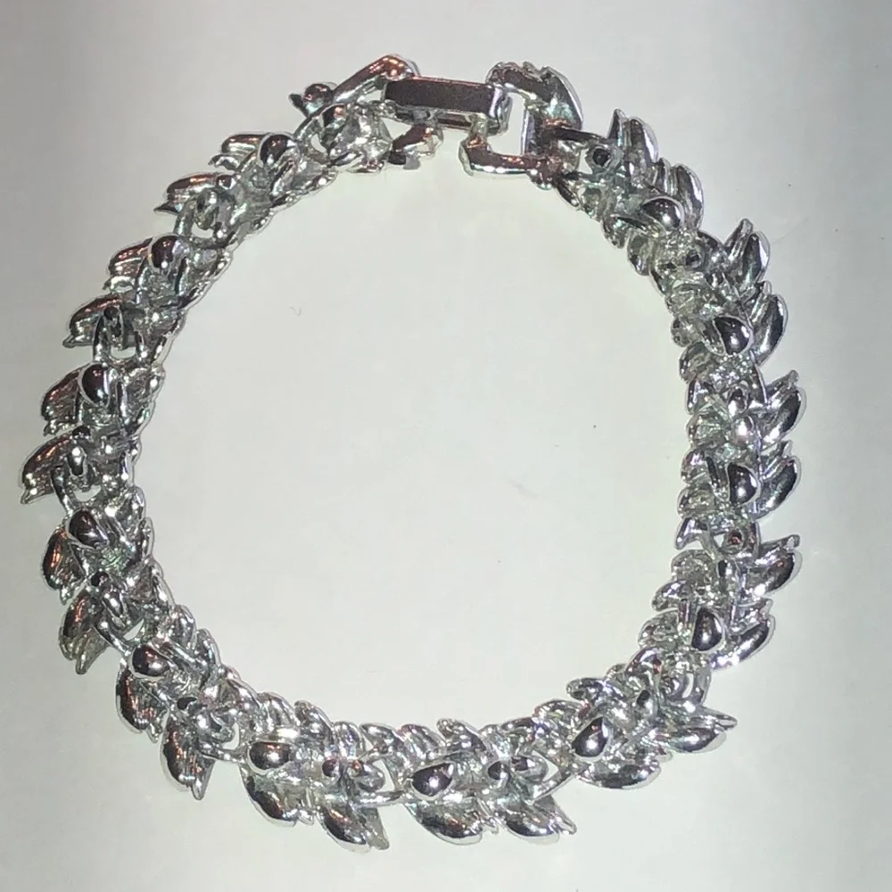 Silver Tone Vintage Chain Link Bracelet - Picture 5 of 5